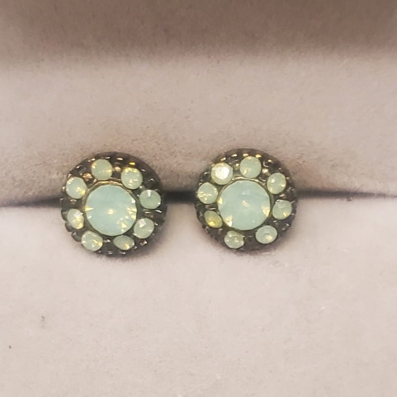 Pair of Austrian Crystal White Opal Daisy Flower Stud Earrings Vintage Milky - Picture 1 of 4